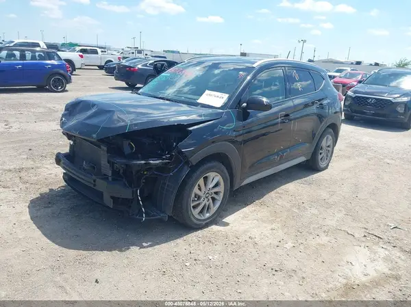 KM8J3CA41HU562889 2017 HYUNDAI TUCSON - Image 2