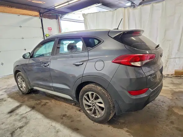 KM8J3CA41HU565954 2017 HYUNDAI TUCSON - Image 2