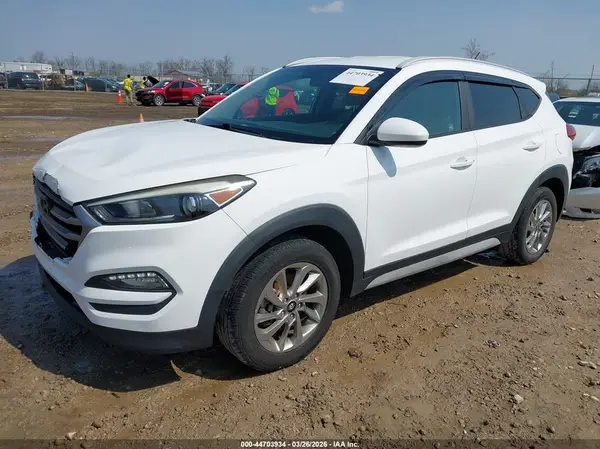 KM8J3CA41HU583807 2017 HYUNDAI TUCSON - Image 2