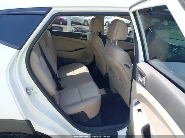 KM8J3CA41HU583807 2017 HYUNDAI TUCSON - Image 8