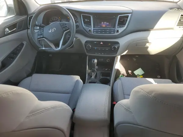 KM8J3CA41HU585301 2017 HYUNDAI TUCSON - Image 8