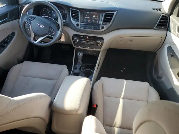 KM8J3CA41JU600076 2018 HYUNDAI TUCSON - Image 8