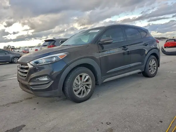 KM8J3CA41JU603981 2018 HYUNDAI TUCSON - Image 1