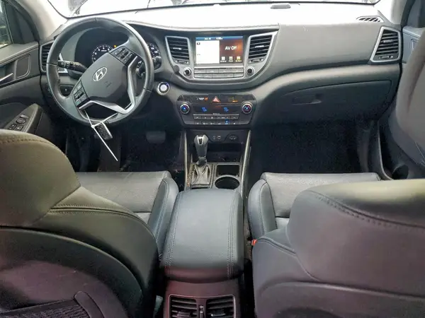 KM8J3CA41JU603981 2018 HYUNDAI TUCSON - Image 8