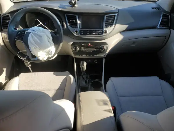 KM8J3CA41JU606248 2018 HYUNDAI TUCSON - Image 8