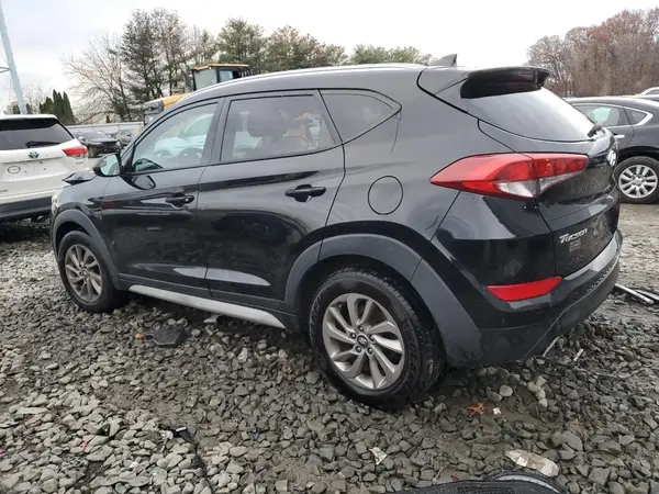 KM8J3CA41JU614379 2018 HYUNDAI TUCSON - Image 2