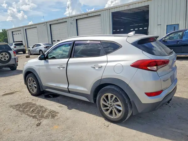 KM8J3CA41JU620344 2018 HYUNDAI TUCSON - Image 2