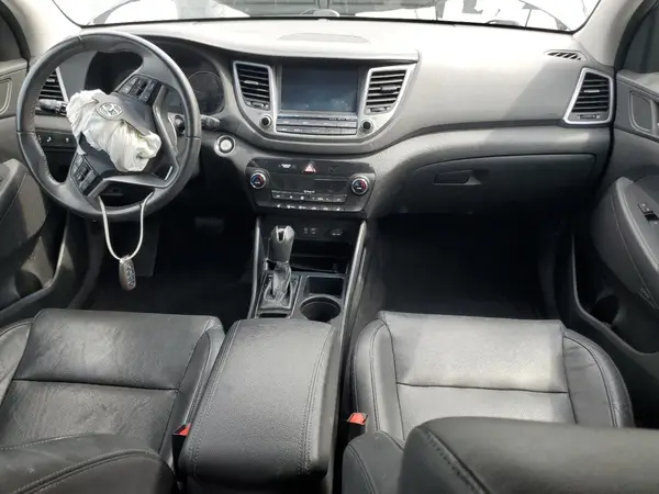KM8J3CA41JU621252 2018 HYUNDAI TUCSON - Image 8
