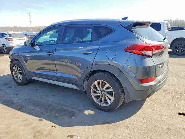 KM8J3CA41JU626192 2018 HYUNDAI TUCSON - Image 2