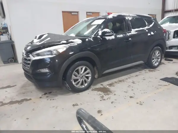 KM8J3CA41JU642067 2018 HYUNDAI TUCSON - Image 2