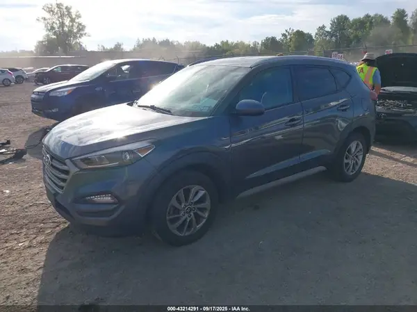 KM8J3CA41JU642473 2018 HYUNDAI TUCSON - Image 2