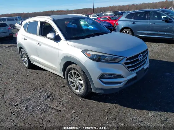 KM8J3CA41JU642988 2018 HYUNDAI TUCSON - Image 1