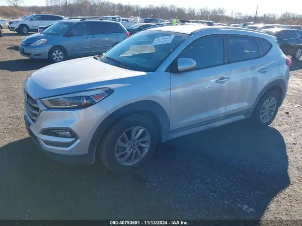 KM8J3CA41JU642988 2018 HYUNDAI TUCSON - Image 2