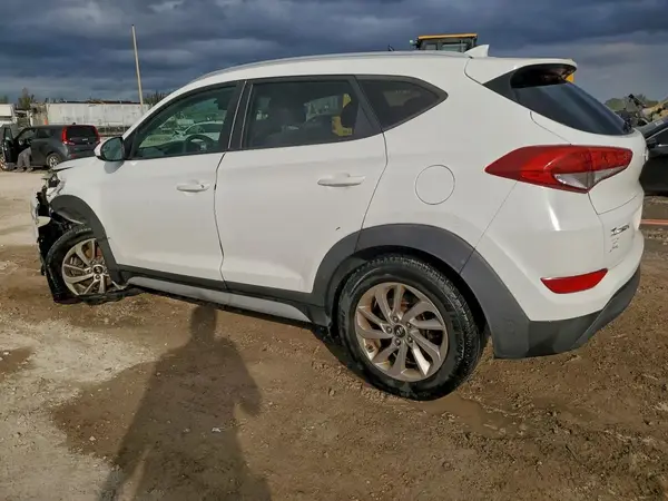 KM8J3CA41JU646409 2018 HYUNDAI TUCSON - Image 2