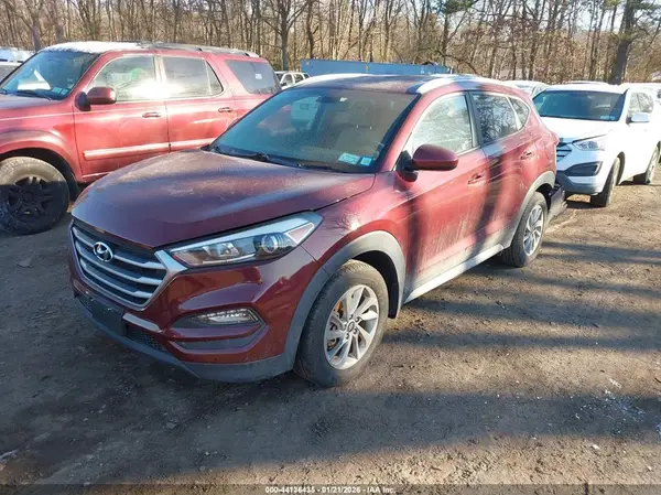 KM8J3CA41JU648659 2018 HYUNDAI TUCSON - Image 2