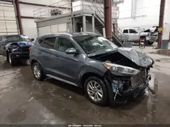 KM8J3CA41JU656681 2018 HYUNDAI TUCSON