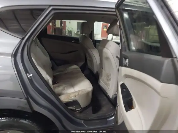 KM8J3CA41JU656681 2018 HYUNDAI TUCSON - Image 8