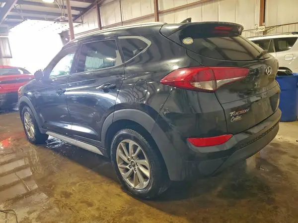 KM8J3CA41JU666983 2018 HYUNDAI TUCSON - Image 2