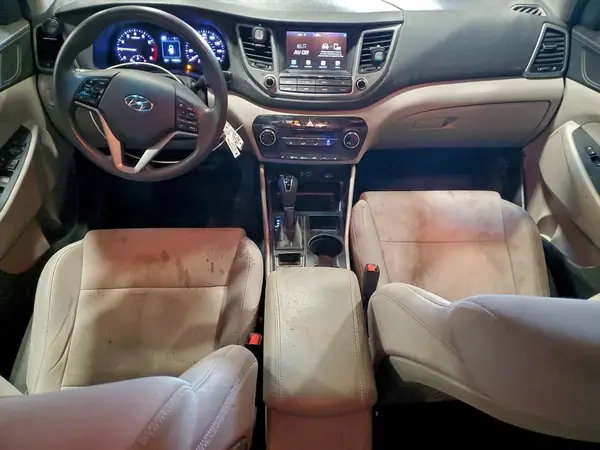 KM8J3CA41JU666983 2018 HYUNDAI TUCSON - Image 8