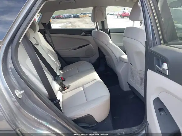 KM8J3CA41JU668894 2018 HYUNDAI TUCSON - Image 8