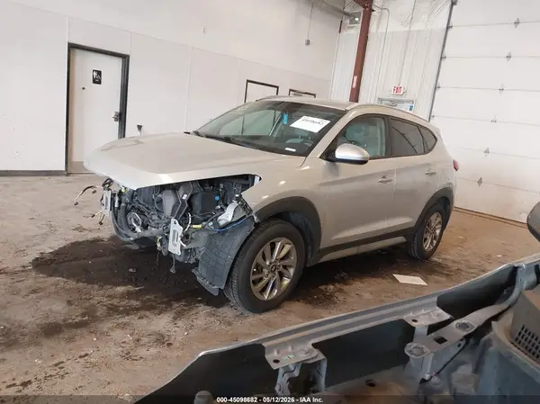 KM8J3CA41JU675084 2018 HYUNDAI TUCSON - Image 2