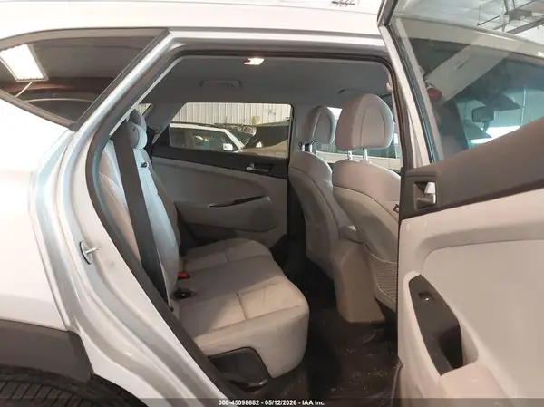 KM8J3CA41JU675084 2018 HYUNDAI TUCSON - Image 8