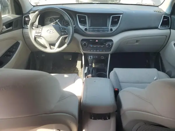 KM8J3CA41JU679975 2018 HYUNDAI TUCSON - Image 8