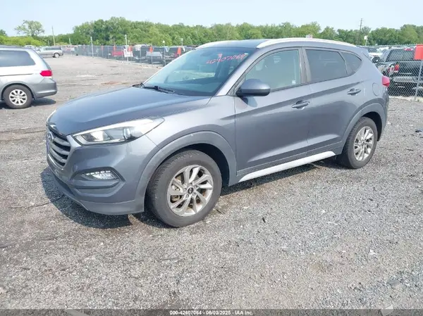 KM8J3CA41JU679992 2018 HYUNDAI TUCSON - Image 2