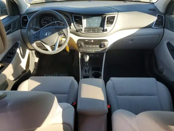 KM8J3CA41JU681242 2018 HYUNDAI TUCSON - Image 8
