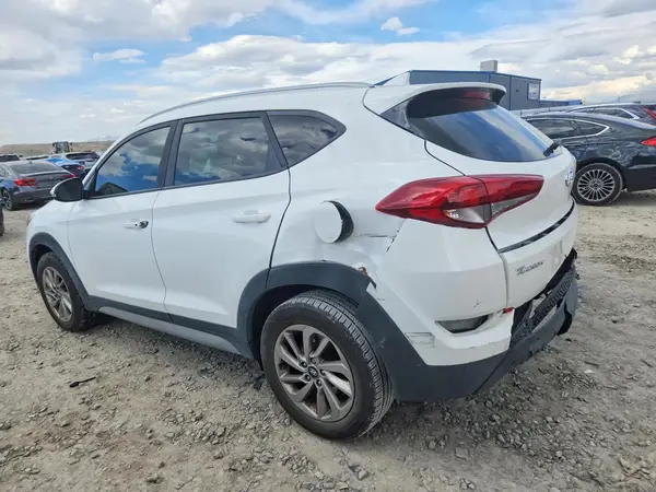 KM8J3CA41JU694010 2018 HYUNDAI TUCSON - Image 2