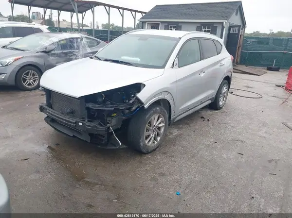 KM8J3CA41JU695934 2018 HYUNDAI TUCSON - Image 2