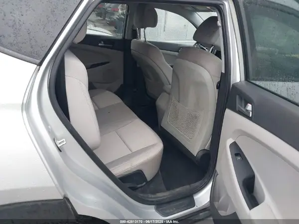 KM8J3CA41JU695934 2018 HYUNDAI TUCSON - Image 8