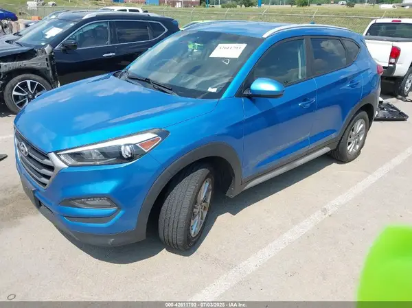 KM8J3CA41JU701182 2018 HYUNDAI TUCSON - Image 2