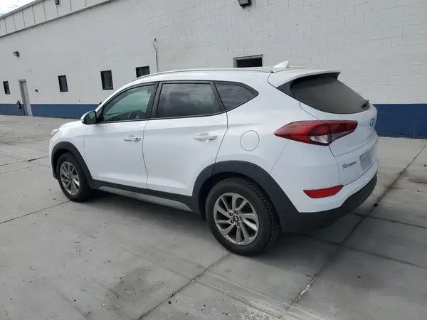 KM8J3CA41JU702753 2018 HYUNDAI TUCSON - Image 2