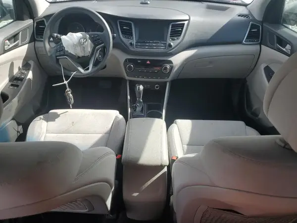 KM8J3CA41JU712764 2018 HYUNDAI TUCSON - Image 8