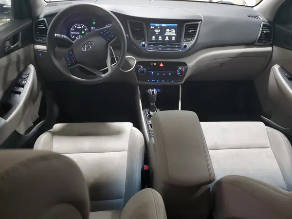 KM8J3CA41JU713882 2018 HYUNDAI TUCSON - Image 8