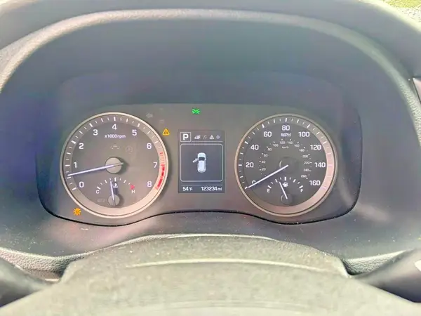 KM8J3CA41JU714885 2018 HYUNDAI TUCSON - Image 8