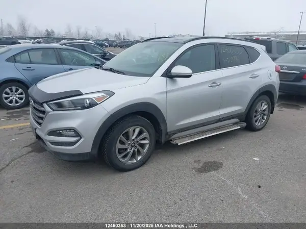 KM8J3CA41JU715986 2018 HYUNDAI TUCSON - Image 2