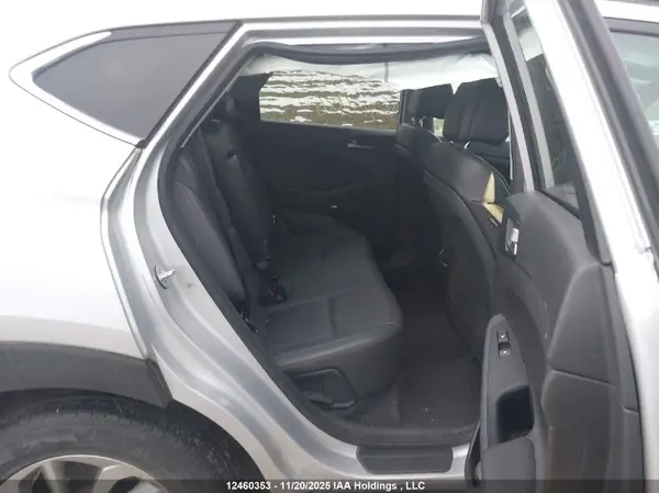 KM8J3CA41JU715986 2018 HYUNDAI TUCSON - Image 8