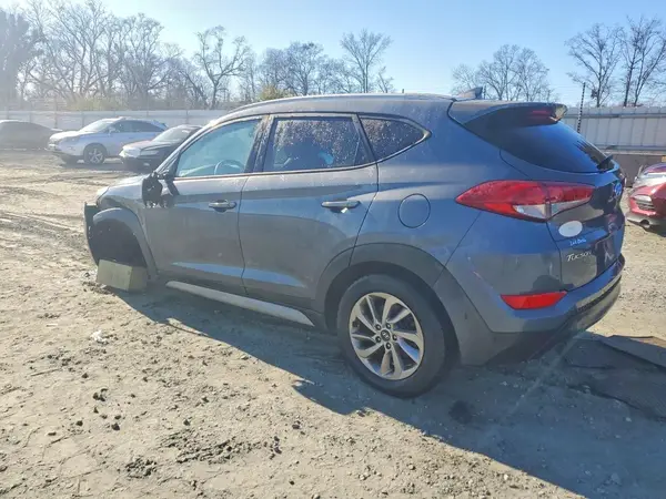 KM8J3CA41JU716717 2018 HYUNDAI TUCSON - Image 2