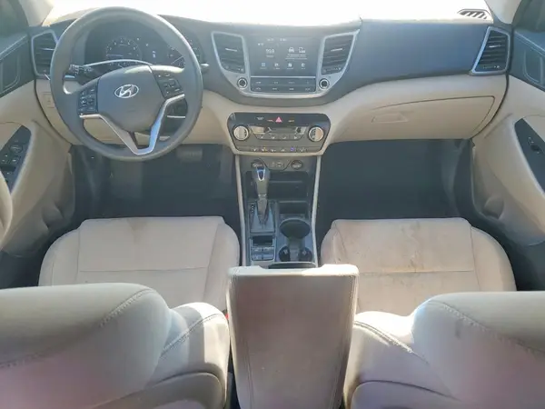 KM8J3CA41JU716717 2018 HYUNDAI TUCSON - Image 8
