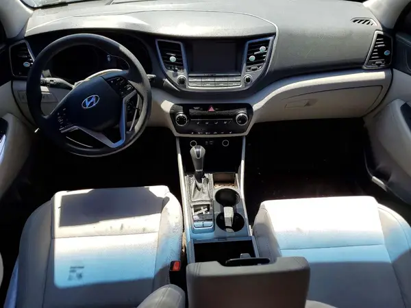 KM8J3CA41JU716944 2018 HYUNDAI TUCSON - Image 8