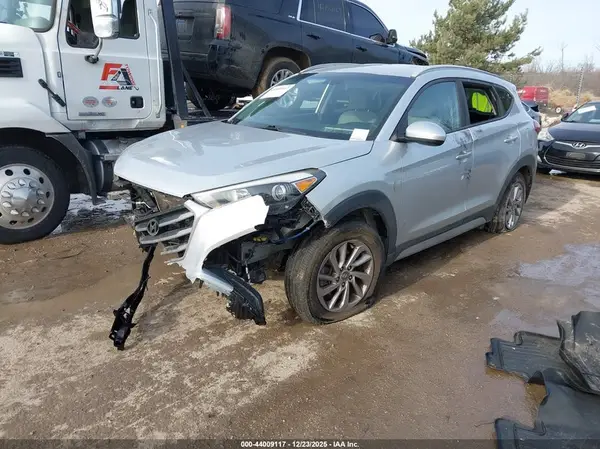 KM8J3CA41JU717009 2018 HYUNDAI TUCSON - Image 2