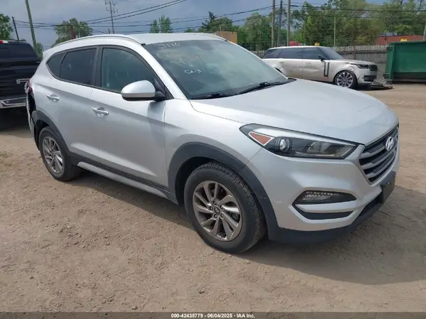 KM8J3CA41JU717110 2018 HYUNDAI TUCSON - Image 1