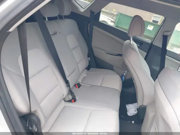 KM8J3CA41JU717110 2018 HYUNDAI TUCSON - Image 8