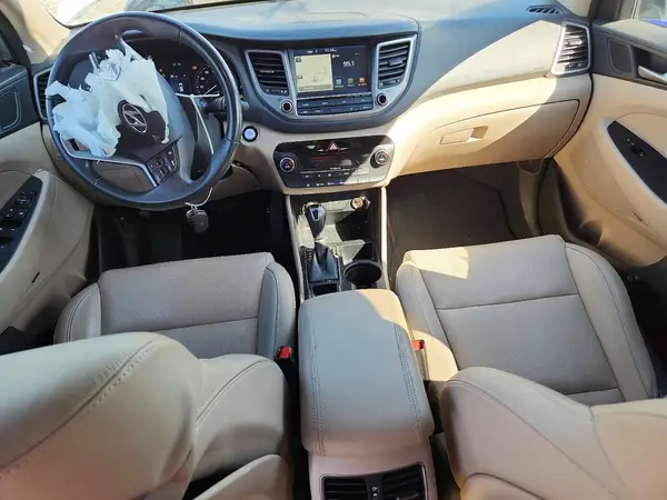 KM8J3CA41JU720556 2018 HYUNDAI TUCSON - Image 8
