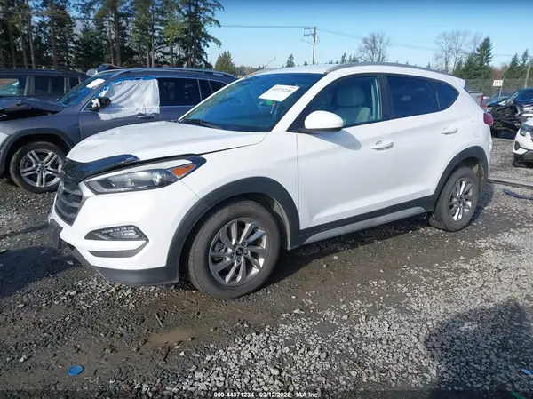 KM8J3CA41JU727748 2018 HYUNDAI TUCSON - Image 2