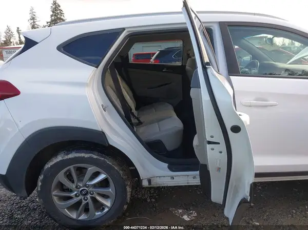 KM8J3CA41JU727748 2018 HYUNDAI TUCSON - Image 8