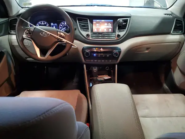 KM8J3CA41JU733954 2018 HYUNDAI TUCSON - Image 8