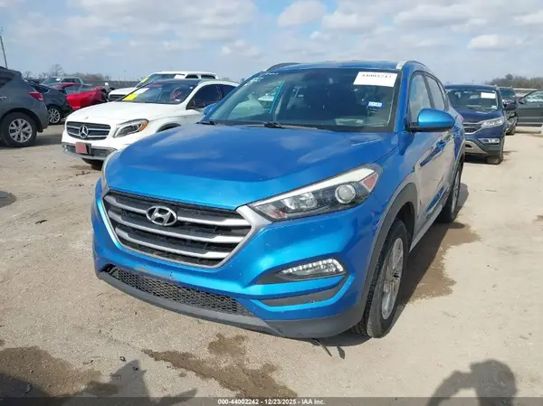 KM8J3CA41JU737244 2018 HYUNDAI TUCSON - Image 2